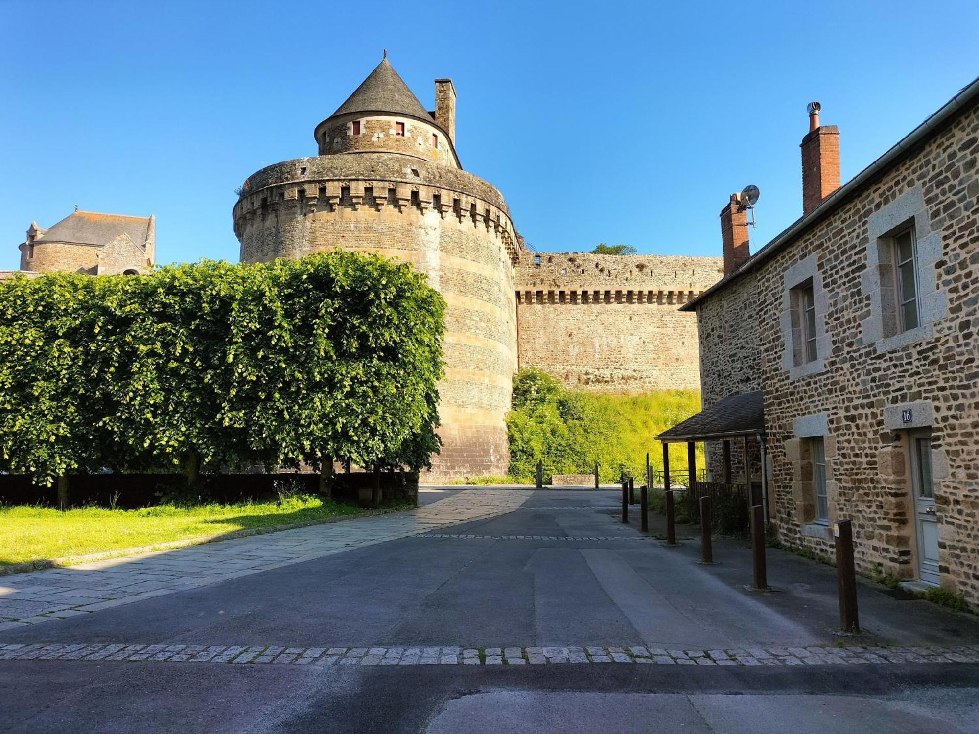 L'Escapade Medievale Fougères Kültér fotó